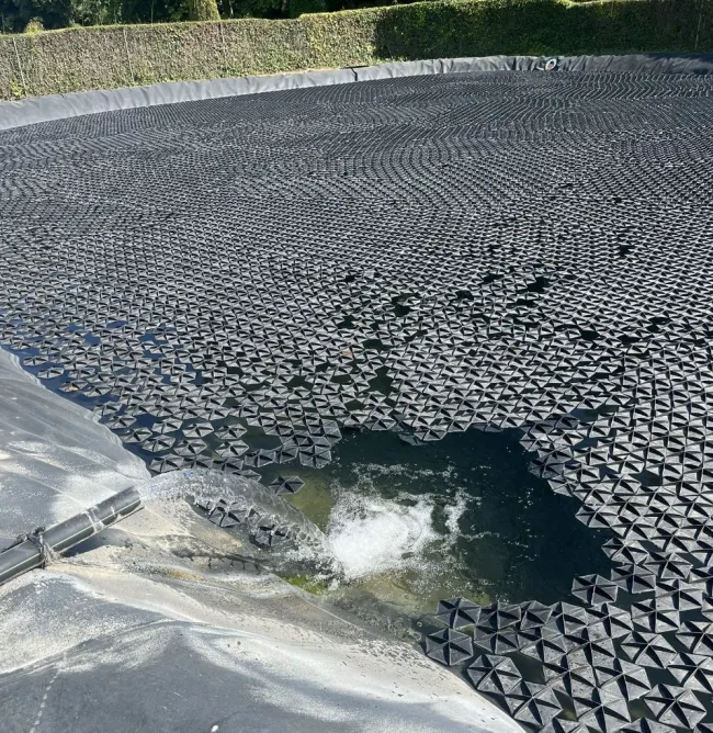 Nueva instalación de Hexa-Cover®️ en una balsa de agua de riego co...