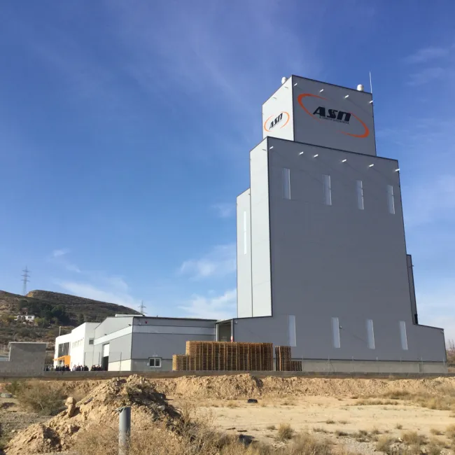 333 asistiendo a la inauguración de la fabrica de ASN en Fraga